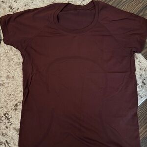 Lululemon Athletica maroon  Fitted Short Sleeve Tee RACE LENGTH (shorter hem!)